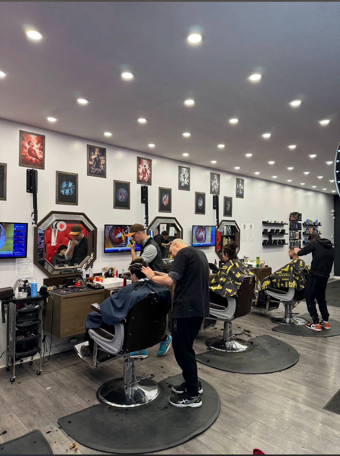 Salon principal — vue d'ensemble